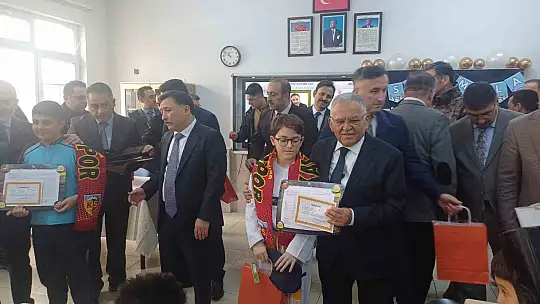 Kayseri'de 322 bin öğrenci karne aldı