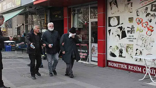 Kayseri'de 4 katlı binada yangın: 11 kişi dumandan etkilendi