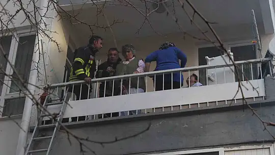 Kayseri'de 4 katlı binada yangın: 11 kişi dumandan etkilendi