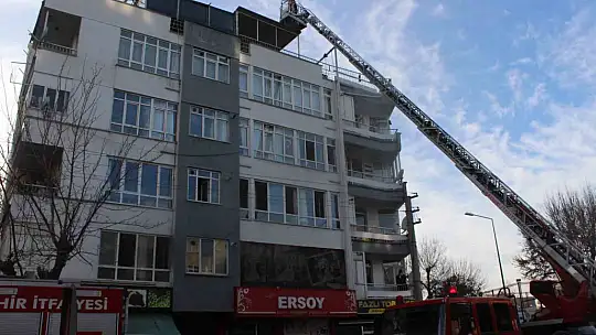 Kayseri'de 4 katlı binada yangın: 11 kişi dumandan etkilendi