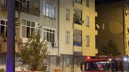 Kayseri'de 4 katlı binada yangın: Anne ve iki çocuğu dumandan etkilendi