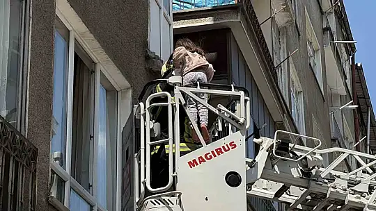 Kayseri'de 5 katlı binada yangın çıktı: 1'i bebek 5 kişi kurtarıldı