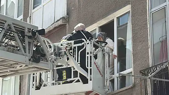 Kayseri'de 5 katlı binada yangın çıktı: 1'i bebek 5 kişi kurtarıldı