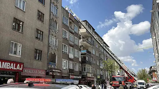 Kayseri'de 5 katlı binada yangın çıktı: 1'i bebek 5 kişi kurtarıldı