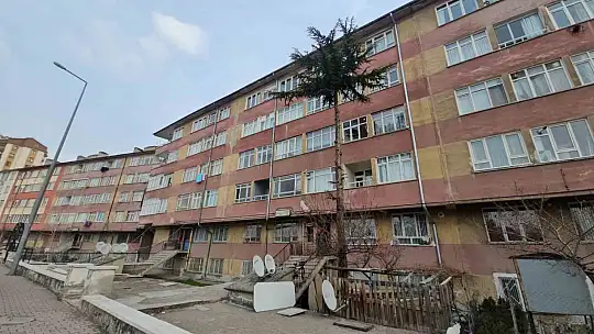 Kayseri'de 5. kattan atlayan bir kişi hayatını kaybetti: O anlar kamerada