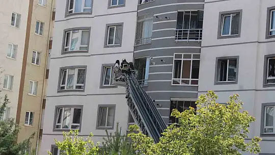 Kayseri'de 9 katlı binada yangın çıktı: 1'i çocuk 3 kişi mahsur kaldı