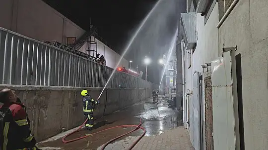 Kayseri'de ahşap fabrikasında korkutan yangın
