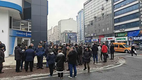 Kayseri'de Alevi örgütlerden CHP İl Başkanlığı'na 'siyah çelenkli' tepki