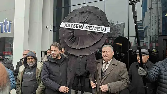 Kayseri'de Alevi örgütlerden CHP İl Başkanlığı'na 'siyah çelenkli' tepki