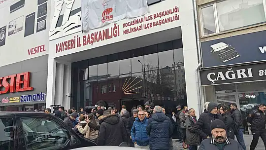 Kayseri'de Alevi örgütlerden CHP İl Başkanlığı'na 'siyah çelenkli' tepki