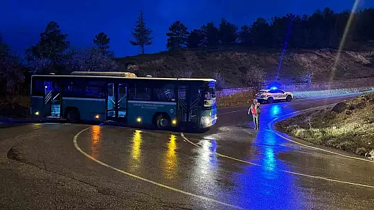 Kayseri'de alkollü bir şahıs çaldığı özel halk otobüsüyle kaza yaptı