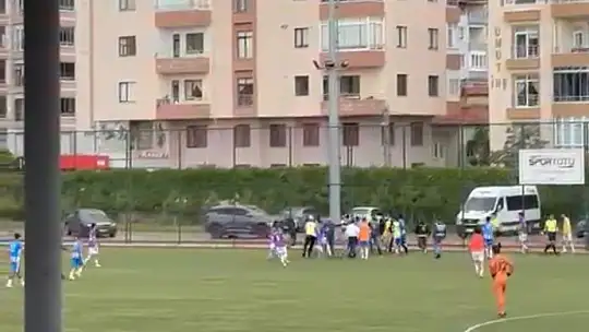 Kayseri'de amatör maçta hakeme saldırı