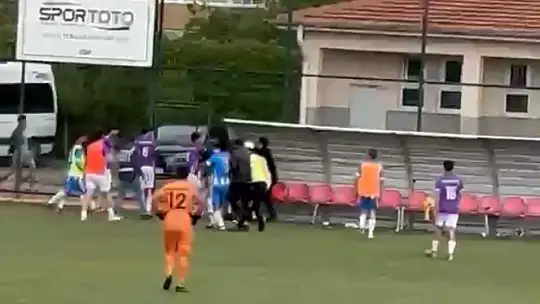 Kayseri'de amatör maçta hakeme saldırı