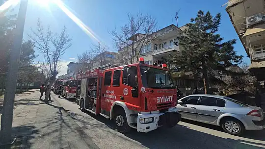 Kayseri'de apartman yangını ekiplerce söndürüldü