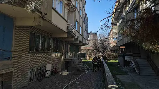 Kayseri'de apartman yangını ekiplerce söndürüldü
