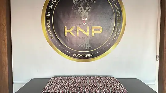 Kayseri'de aracın bagajından 4 bin 458 adet uyuşturucu hap ele geçirildi: 3 tutuklama