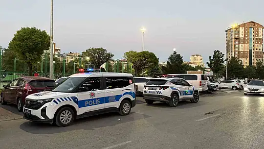Kayseri'de AVM önünde bıçaklı kavga: 1 yaralı