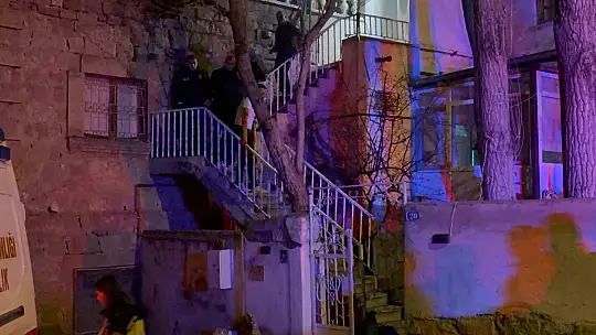 Kayseri'de bacağından yaralanan şahıs, ekiplerin ikazına rağmen tütün yaktı