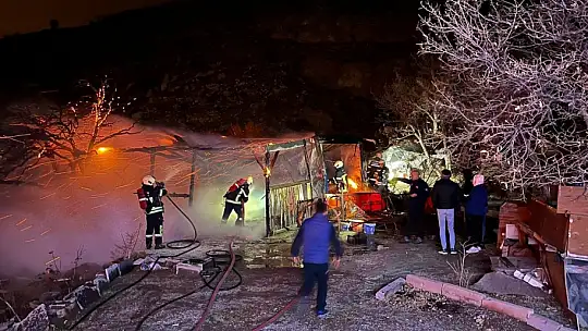 Kayseri'de bağ evi alev alev yandı