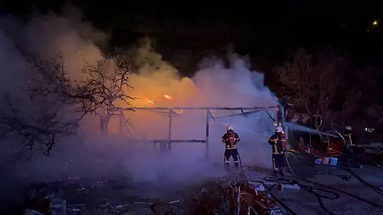 Kayseri'de bağ evi alev alev yandı