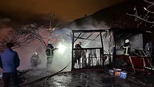 Kayseri'de bağ evi alev alev yandı