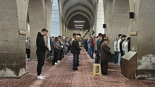 Kayseri'de Bayram Namazı'nda camiler doldu