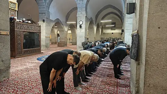 Kayseri'de Bayram Namazı'nda camiler doldu