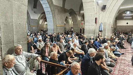 Kayseri'de Bayram Namazı'nda camiler doldu