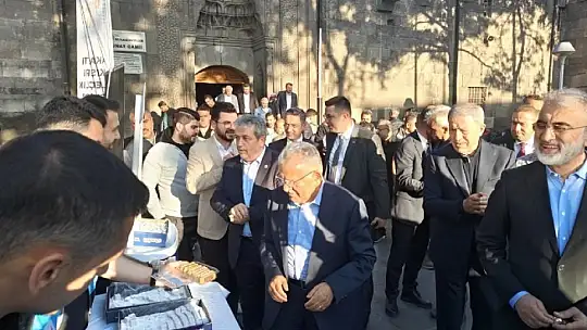 Kayseri'de Bayram Namazı'nda camiler doldu
