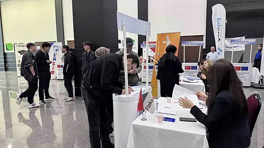 Kayseri'de bin 500 işsiz işverenle buluştu