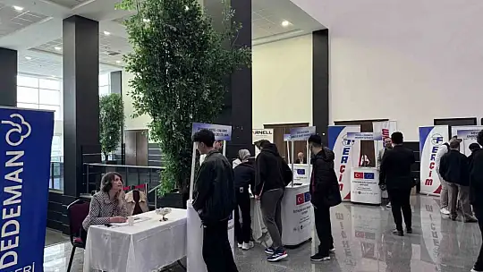 Kayseri'de bin 500 işsiz işverenle buluştu