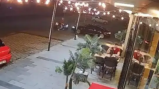 Kayseri'de bir garip kaza, motosiklet kendisine yol veren otomobile çarptı: 1 yaralı