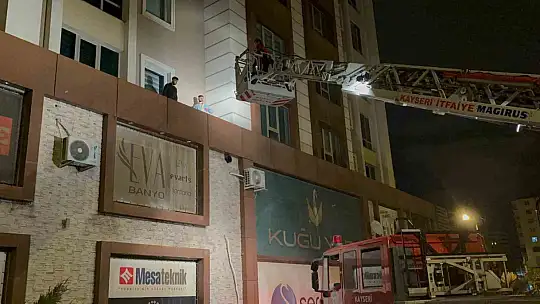 Kayseri'de bir garip olay: 3'üncü kattan çarşafla indiler: 2 gözaltı
