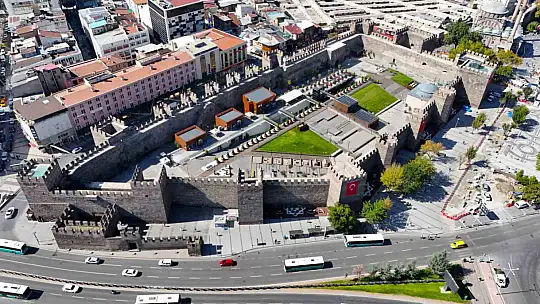 Kayseri'de çim biçme ve çevre düzenleme seferberliği