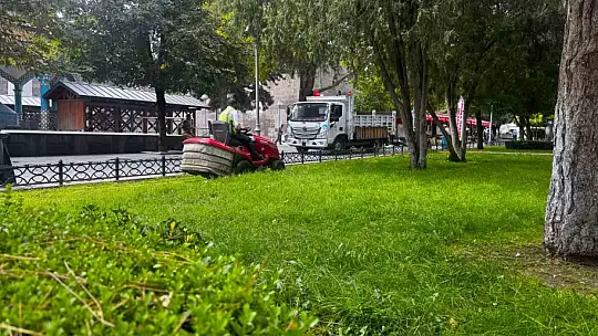 Kayseri'de çim biçme ve çevre düzenleme seferberliği
