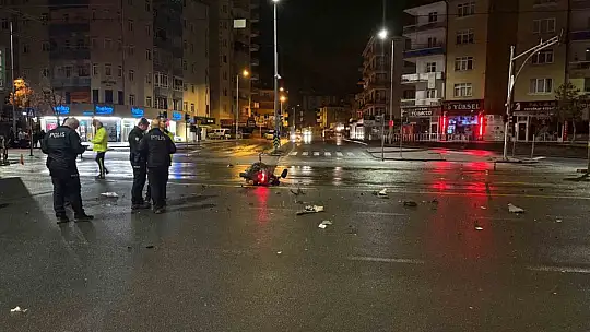 Kayseri'de ciple otomobil çarpıştı: 2 ağır yaralı