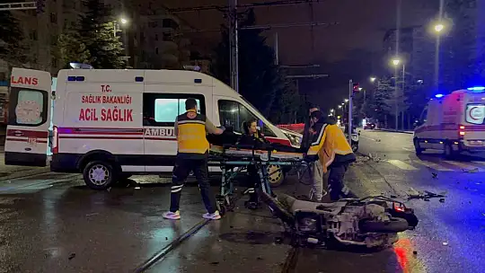 Kayseri'de ciple otomobil çarpıştı: 2 ağır yaralı