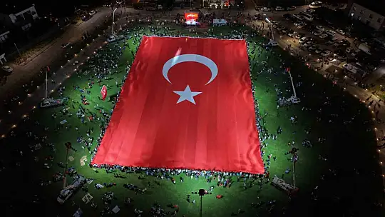 Kayseri'de dünyanın en büyük Türk bayrağı açıldı