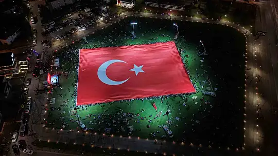 Kayseri'de dünyanın en büyük Türk bayrağı açıldı