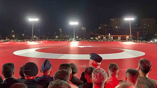 Kayseri'de dünyanın en büyük Türk bayrağı açıldı