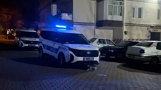 Kayseri'de ekipler 1 saat arayla yaşanan farklı olaylarda bıçakla yaralanan 2 şahsı araçta buldu