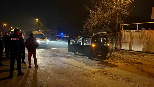 Kayseri'de ekipler 1 saat arayla yaşanan farklı olaylarda bıçakla yaralanan 2 şahsı araçta buldu