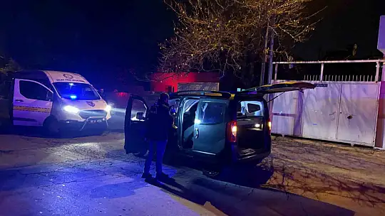 Kayseri'de ekipler 1 saat arayla yaşanan farklı olaylarda bıçakla yaralanan 2 şahsı araçta buldu