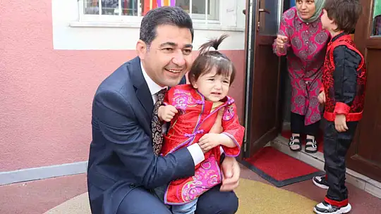 Kayseri'de eş zamanlı bayramlaşma programı: 100 bin öğrenci aynı anda bayramlaştı