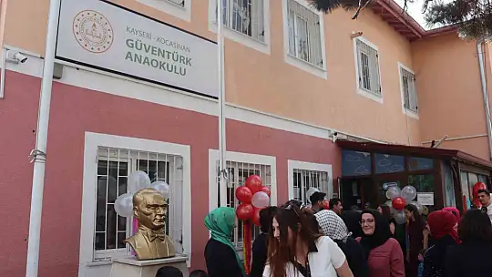 Kayseri'de eş zamanlı bayramlaşma programı: 100 bin öğrenci aynı anda bayramlaştı