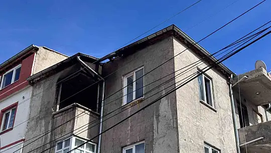 Kayseri'de ev yangını: 2 kişi dumandan etkilendi