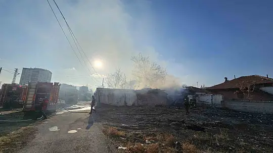 Kayseri'de evde çıkan yangın itfaiye ekiplerince söndürüldü