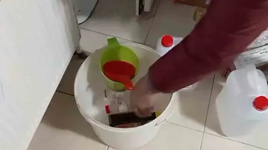 Kayseri'de evinde sahte alkol üreten şüpheli gözaltına alındı