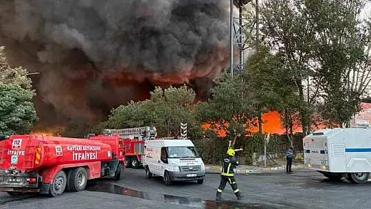 Kayseri'de fabrika yangını: Çok sayıda ekip müdahale ediyor