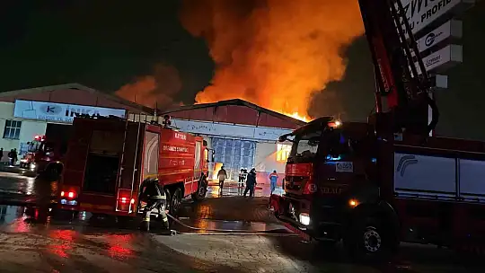 Kayseri'de fabrika yangını: Ekipler müdahale ediyor